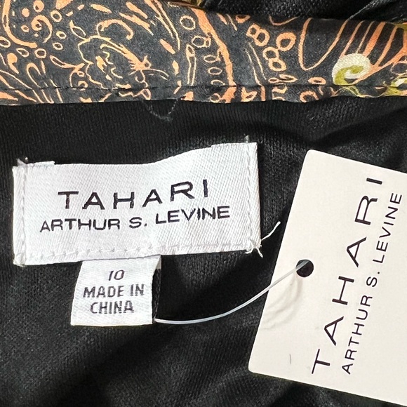 NWT-TAHARI Halter Side Tie Neck
Paisley Maxi Dress, Size 10 - Picture 9 of 11